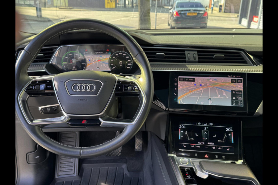 Audi e-tron 55 Quattro S Edition 95 kWh - Panorama-dak I 22inch velgen I Leer I Camera I Airco I Enzz....