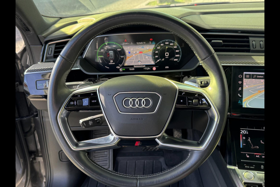 Audi e-tron 55 Quattro S Edition 95 kWh - Panorama-dak I 22inch velgen I Leer I Camera I Airco I Enzz....