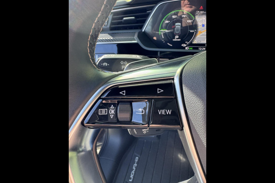 Audi e-tron 55 Quattro S Edition 95 kWh - Panorama-dak I 22inch velgen I Leer I Camera I Airco I Enzz....