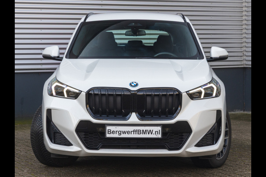 BMW X1 xDrive25e M-Sport - Stoelverwarming - Camera - Adaptive LED