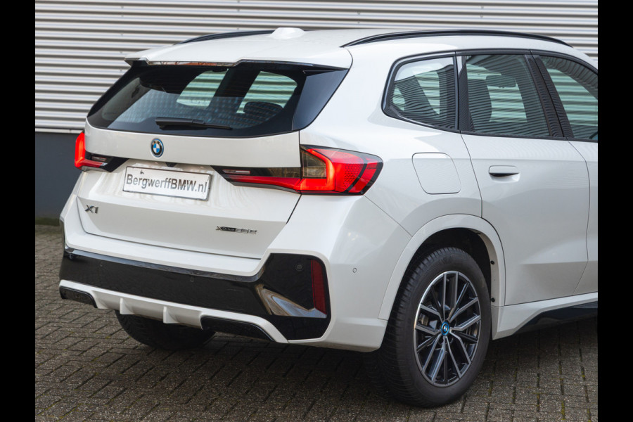 BMW X1 xDrive25e M-Sport - Stoelverwarming - Camera - Adaptive LED