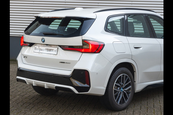 BMW X1 xDrive25e M-Sport - Stoelverwarming - Camera - Adaptive LED