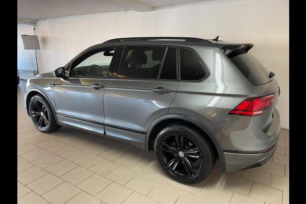 Volkswagen Tiguan 1.5 TSI ACT Highline Business R AUTOMAAT PANO AIRCO CLIMA NAVI CRUISE ELEK RAMEN STOELVERW PDC NIEUWSTAAT