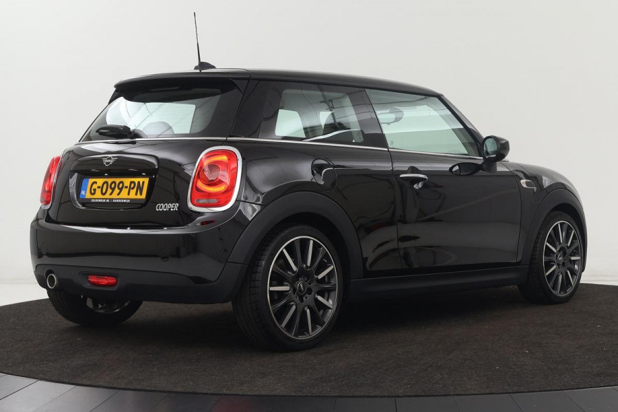 MINI Cooper 1.5 Cooper | Leder | Carplay | Navigatie | Cruise control | Airco | 18'' lichtmetalen velgen | Bluetooth