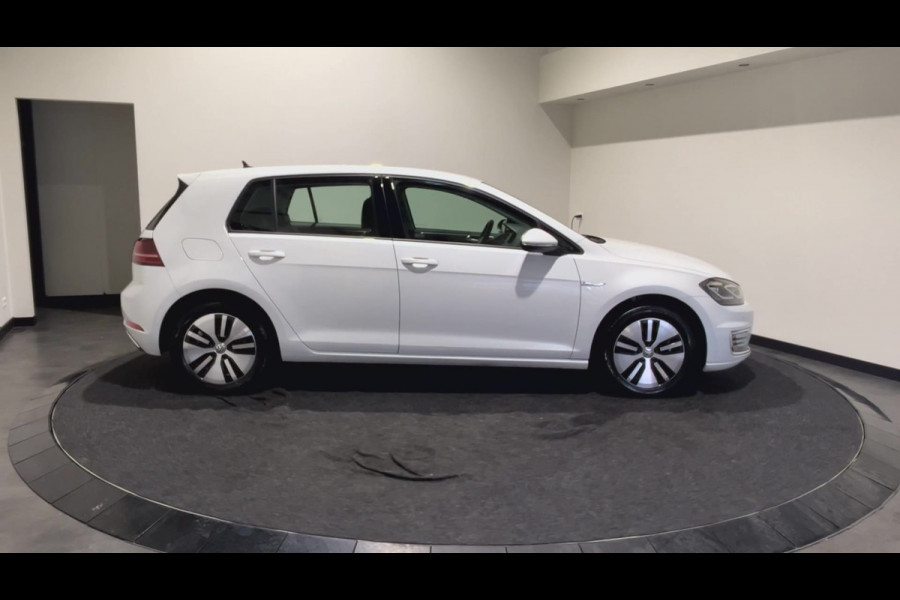 Volkswagen e-Golf | Clima | Lederen bekleding | Achteruitrijcamera |  SoH (batterijcheck) 89,7% score!