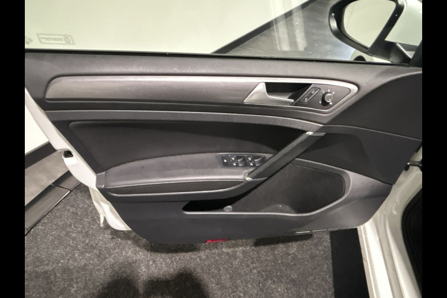 Volkswagen e-Golf | Clima | Lederen bekleding | Achteruitrijcamera |  SoH (batterijcheck) 89,7% score!