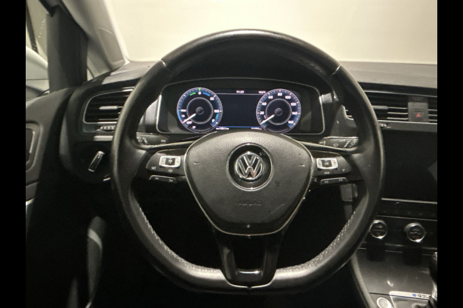 Volkswagen e-Golf | Clima | Lederen bekleding | Achteruitrijcamera |  SoH (batterijcheck) 89,7% score!