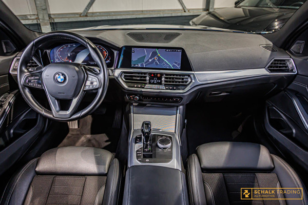 BMW 3 Serie 318i Sport Line|Pano|NAP|HIFI|Trekhaak|Dealerond