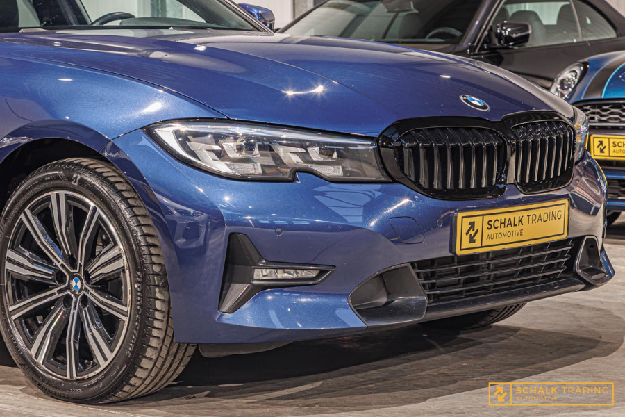 BMW 3 Serie 318i Sport Line|Pano|NAP|HIFI|Trekhaak|Dealerond