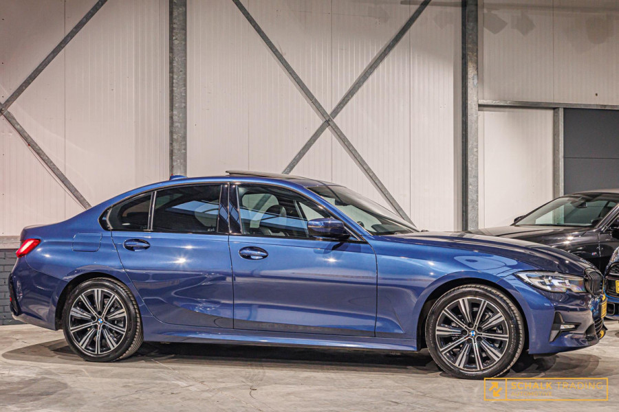 BMW 3 Serie 318i Sport Line|Pano|NAP|HIFI|Trekhaak|Dealerond