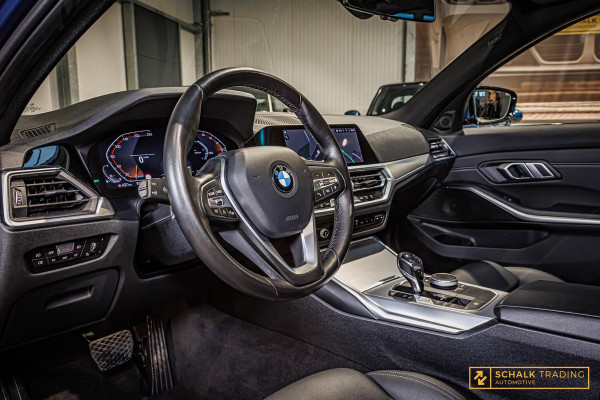 BMW 3 Serie 318i Sport Line|Pano|NAP|HIFI|Trekhaak|Dealerond