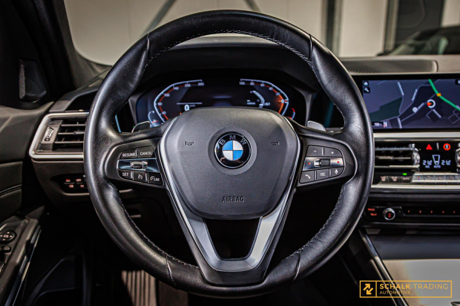 BMW 3 Serie 318i Sport Line|Pano|NAP|HIFI|Trekhaak|Dealerond