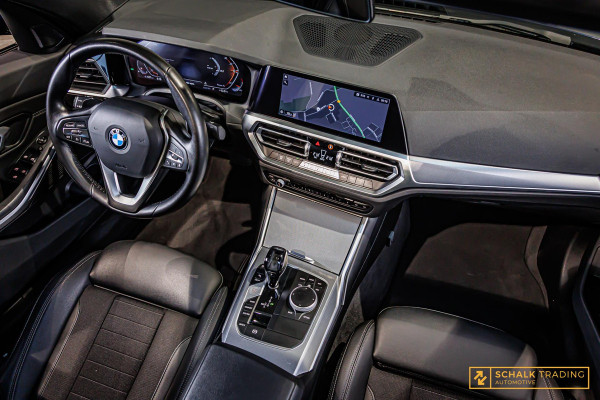 BMW 3 Serie 318i Sport Line|Pano|NAP|HIFI|Trekhaak|Dealerond