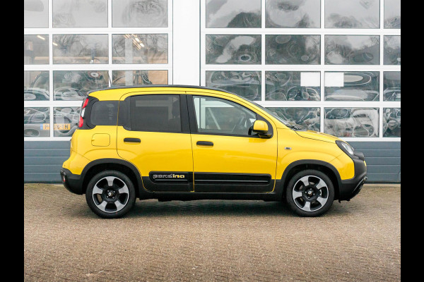 Fiat Panda Hybrid Pandina | Uit voorraad leverbaar | Airco | Cruise | Priv Glass | Dakrails | 15" | PDC | Apple Carply | Bicolore