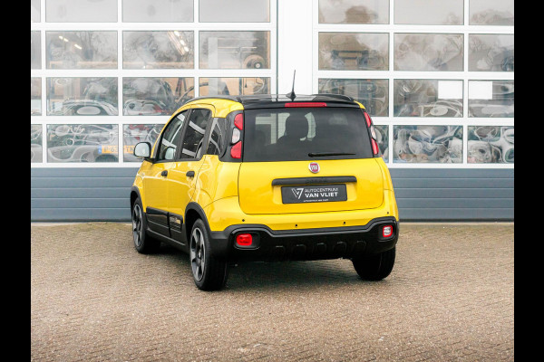 Fiat Panda Hybrid Pandina | Uit voorraad leverbaar | Airco | Cruise | Priv Glass | Dakrails | 15" | PDC | Apple Carply | Bicolore