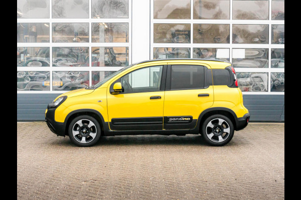 Fiat Panda Hybrid Pandina | Uit voorraad leverbaar | Airco | Cruise | Priv Glass | Dakrails | 15" | PDC | Apple Carply | Bicolore