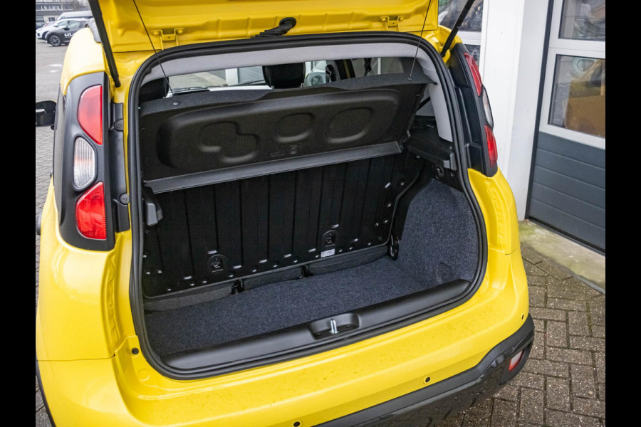 Fiat Panda Hybrid Pandina | Uit voorraad leverbaar | Airco | Cruise | Priv Glass | Dakrails | 15" | PDC | Apple Carply | Bicolore