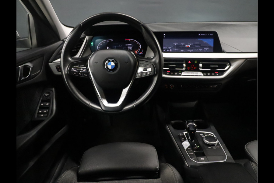 BMW 1-serie 118i Executive Edition [APPLE CARPLAY, SPORTSTOELEN, VOL LEDER, ANDROID, STOELVERWARMING, PDC V+A, ADAPTIVE CRUISE, NAVIGATIE, CLIMATE, NIEUWSTAAT]