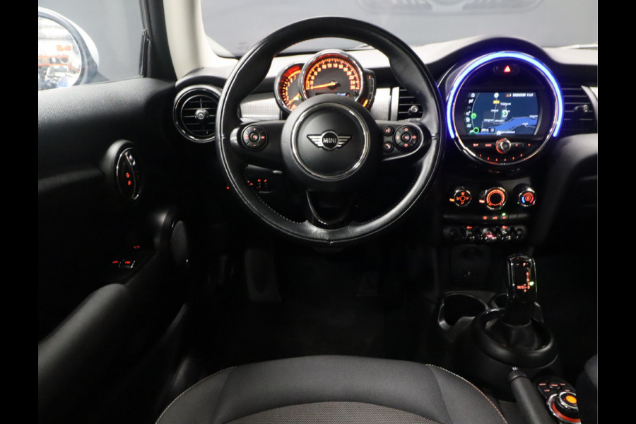 MINI Mini 1.5 Cooper [APPLE CARPLAY, SPORTSTUUR, NAVIGATIE, CRUISE CONTROL, AIRCO, NIEUWSTAAT]