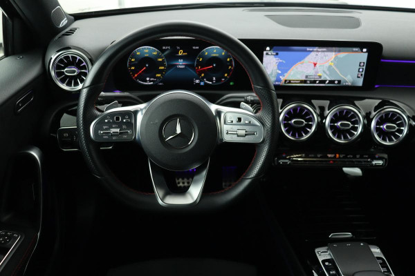 Mercedes-Benz A-Klasse 200 Launch Edition Premium | AMG Line | Burmester Sound | Stoelverwarming | Full LED | Sfeerverlichting | DAB | Camera | Widescreen | Leder/Alcantara | Park Assist | Navigatie