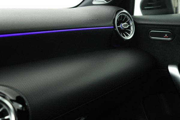 Mercedes-Benz A-Klasse 200 Launch Edition Premium | AMG Line | Burmester Sound | Stoelverwarming | Full LED | Sfeerverlichting | DAB | Camera | Widescreen | Leder/Alcantara | Park Assist | Navigatie