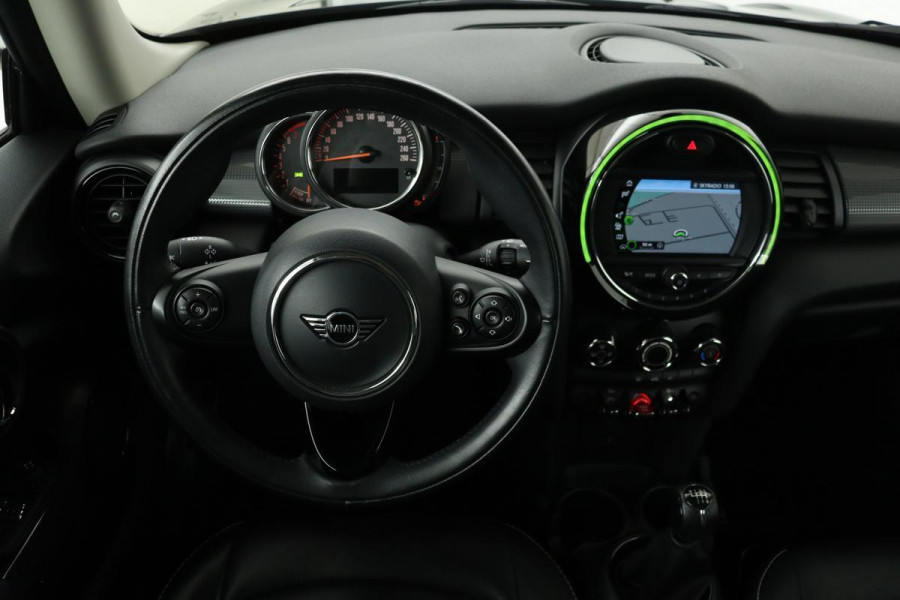 MINI Cooper 1.5 Cooper | Leder | Carplay | Navigatie | Cruise control | Airco | 18'' lichtmetalen velgen | Bluetooth