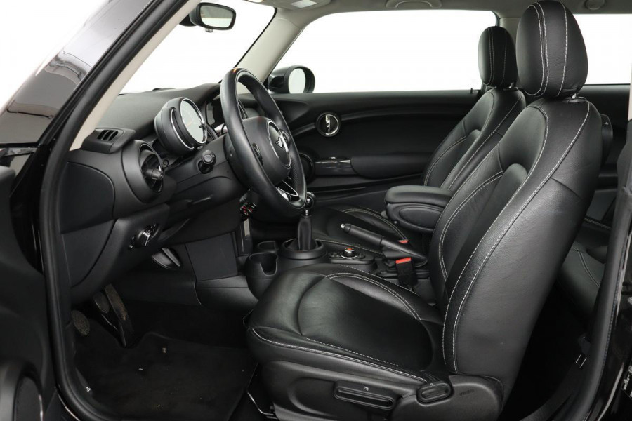 MINI Cooper 1.5 Cooper | Leder | Carplay | Navigatie | Cruise control | Airco | 18'' lichtmetalen velgen | Bluetooth