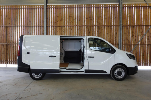 Renault Trafic 2.0 150PK T30 L2H1 BPM VRIJ! BPM VRIJ! Airco Bluetooth Camera Cruise PDC Trekhaak