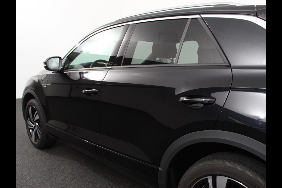 Volkswagen T-Roc 1.5 TSI 150pk DSG R-Line Navigatie Apple Carplay / Android Auto Parkeersensoren Camera Adaptive Cruise Control Elektrische achterklep Stoel- en stuurverwarming Climate Control Ledverlichting Virtual Cockpit