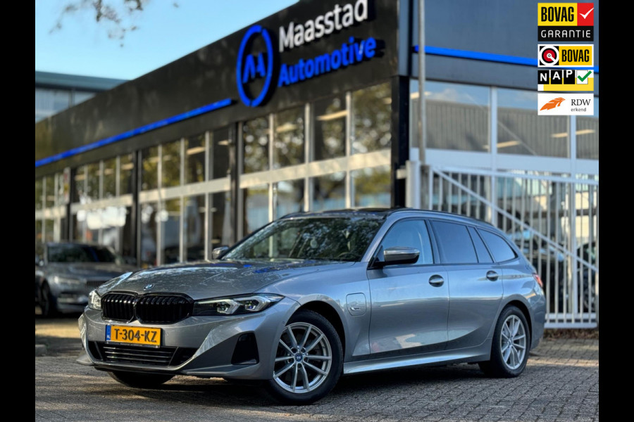 BMW 3 Serie Touring 320e Nieuwstaat AUT Pano Plug in hybrid Wide screen Elek.Trekhaak Stoelverwarming Adaptive LED