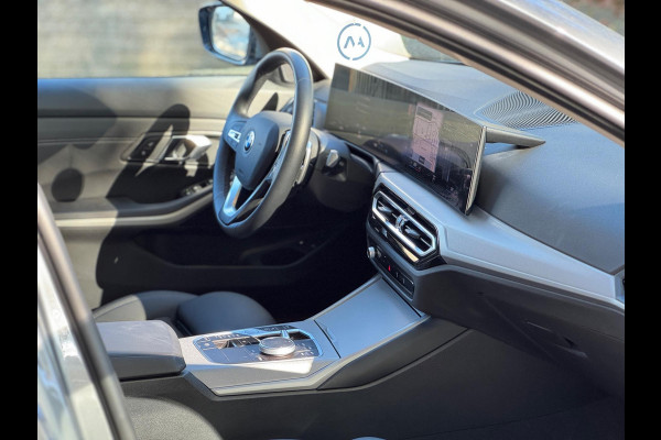 BMW 3 Serie Touring 320e Nieuwstaat AUT Pano Plug in hybrid Wide screen Elek.Trekhaak Stoelverwarming Adaptive LED