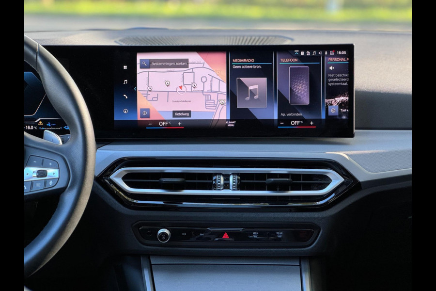 BMW 3 Serie Touring 320e Nieuwstaat AUT Pano Plug in hybrid Wide screen Elek.Trekhaak Stoelverwarming Adaptive LED