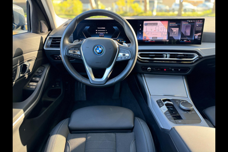 BMW 3 Serie Touring 320e Nieuwstaat AUT Pano Plug in hybrid Wide screen Elek.Trekhaak Stoelverwarming Adaptive LED