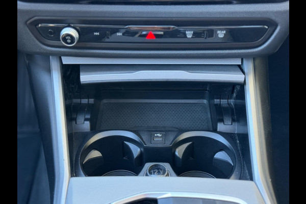 BMW 3 Serie Touring 320e Nieuwstaat AUT Pano Plug in hybrid Wide screen Elek.Trekhaak Stoelverwarming Adaptive LED