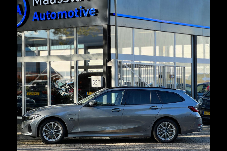 BMW 3 Serie Touring 320e Nieuwstaat AUT Pano Plug in hybrid Wide screen Elek.Trekhaak Stoelverwarming Adaptive LED