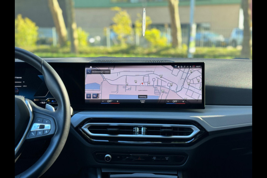 BMW 3 Serie Touring 320e Nieuwstaat AUT Pano Plug in hybrid Wide screen Elek.Trekhaak Stoelverwarming Adaptive LED