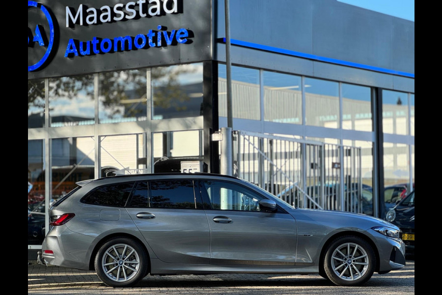 BMW 3 Serie Touring 320e Nieuwstaat AUT Pano Plug in hybrid Wide screen Elek.Trekhaak Stoelverwarming Adaptive LED
