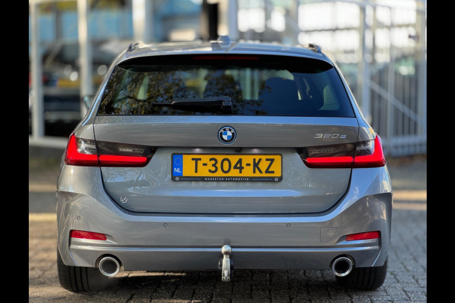 BMW 3 Serie Touring 320e Nieuwstaat AUT Pano Plug in hybrid Wide screen Elek.Trekhaak Stoelverwarming Adaptive LED