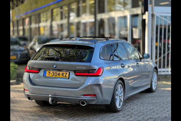 BMW 3 Serie Touring 320e Nieuwstaat AUT Pano Plug in hybrid Wide screen Elek.Trekhaak Stoelverwarming Adaptive LED