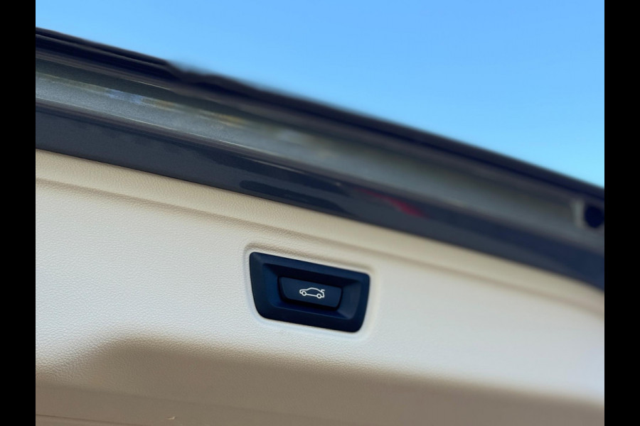 BMW 3 Serie Touring 320e Nieuwstaat AUT Pano Plug in hybrid Wide screen Elek.Trekhaak Stoelverwarming Adaptive LED