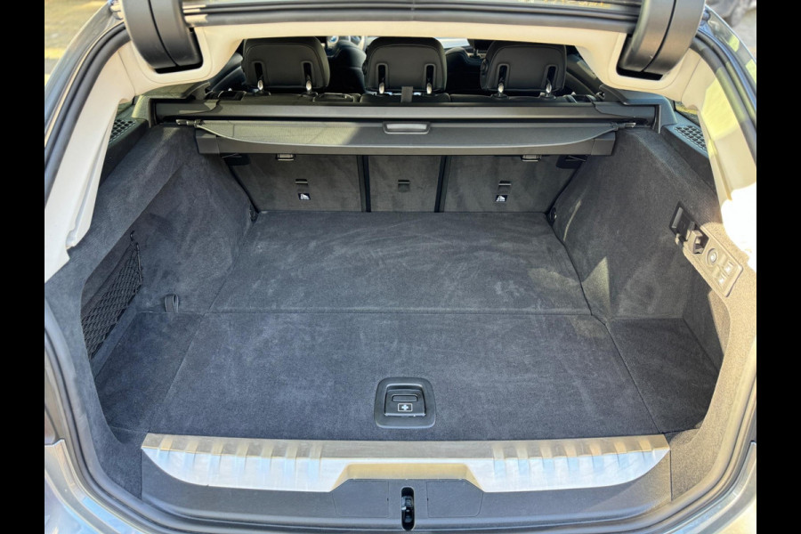 BMW 3 Serie Touring 320e Nieuwstaat AUT Pano Plug in hybrid Wide screen Elek.Trekhaak Stoelverwarming Adaptive LED