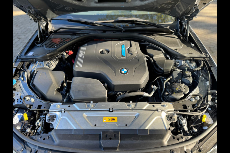 BMW 3 Serie Touring 320e Nieuwstaat AUT Pano Plug in hybrid Wide screen Elek.Trekhaak Stoelverwarming Adaptive LED