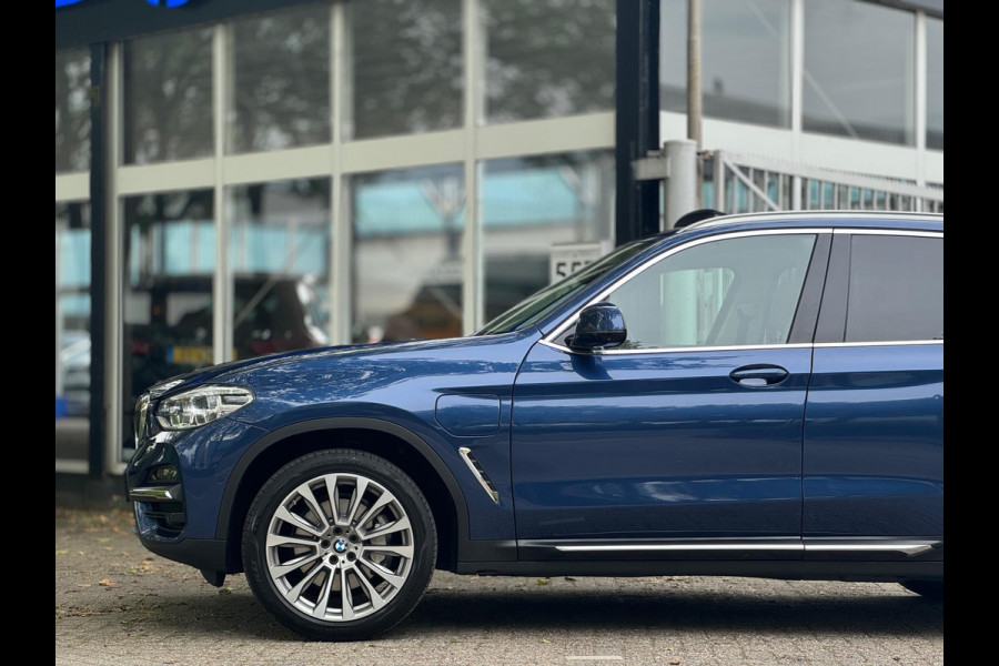 BMW X3 INC BTW! eDrive Panorama Adaptive cruise Digitaldash 360 cam Plug-in Hyb Sfeerverlichting Nieuwstaat Voloptie Stuurverwarm