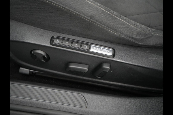 Volkswagen Golf 1.4 eHybrid 204pk Style Navigatie Camera Side Assist iQ Light 62