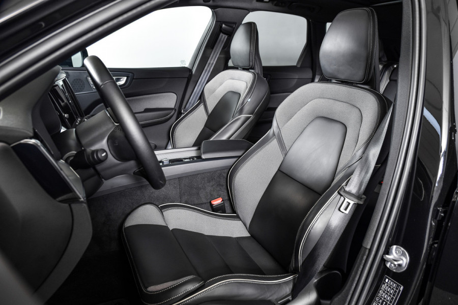 Volvo XC60 2.0 T6 Plug-in hybrid AWD Plus Dark | S/K-Panodak | Dig. Cockpit | Adapt. Cruise | Memory Stoelen | Elek. Klep | Stoel-+stuurverw. | Camera | NAV+App. Connect | LM 19" | 2835