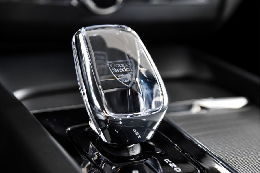 Volvo XC60 2.0 T6 Plug-in hybrid AWD Plus Dark | S/K-Panodak | Dig. Cockpit | Adapt. Cruise | Memory Stoelen | Elek. Klep | Stoel-+stuurverw. | Camera | NAV+App. Connect | LM 19" | 2835