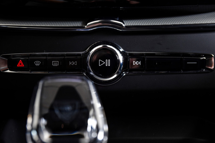 Volvo XC60 2.0 T6 Plug-in hybrid AWD Plus Dark | S/K-Panodak | Dig. Cockpit | Adapt. Cruise | Memory Stoelen | Elek. Klep | Stoel-+stuurverw. | Camera | NAV+App. Connect | LM 19" | 2835