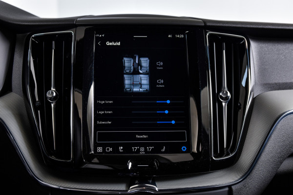 Volvo XC60 2.0 T6 Plug-in hybrid AWD Plus Dark | S/K-Panodak | Dig. Cockpit | Adapt. Cruise | Memory Stoelen | Elek. Klep | Stoel-+stuurverw. | Camera | NAV+App. Connect | LM 19" | 2835