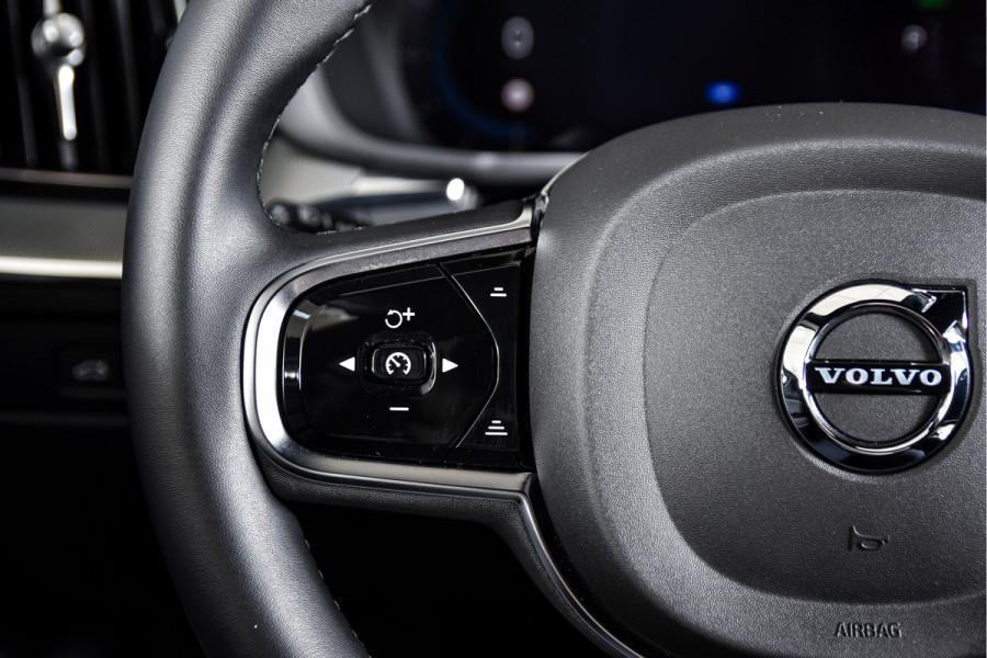 Volvo XC60 2.0 T6 Plug-in hybrid AWD Plus Dark | S/K-Panodak | Dig. Cockpit | Adapt. Cruise | Memory Stoelen | Elek. Klep | Stoel-+stuurverw. | Camera | NAV+App. Connect | LM 19" | 2835