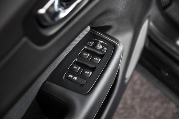 Volvo XC60 2.0 T6 Plug-in hybrid AWD Plus Dark | S/K-Panodak | Dig. Cockpit | Adapt. Cruise | Memory Stoelen | Elek. Klep | Stoel-+stuurverw. | Camera | NAV+App. Connect | LM 19" | 2835